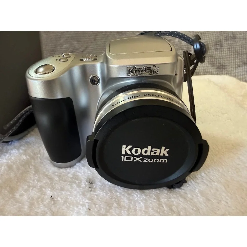 Kodak EasyShare Digital Camera Silver Schneider-Kreuznach 10X Zoom with Case
